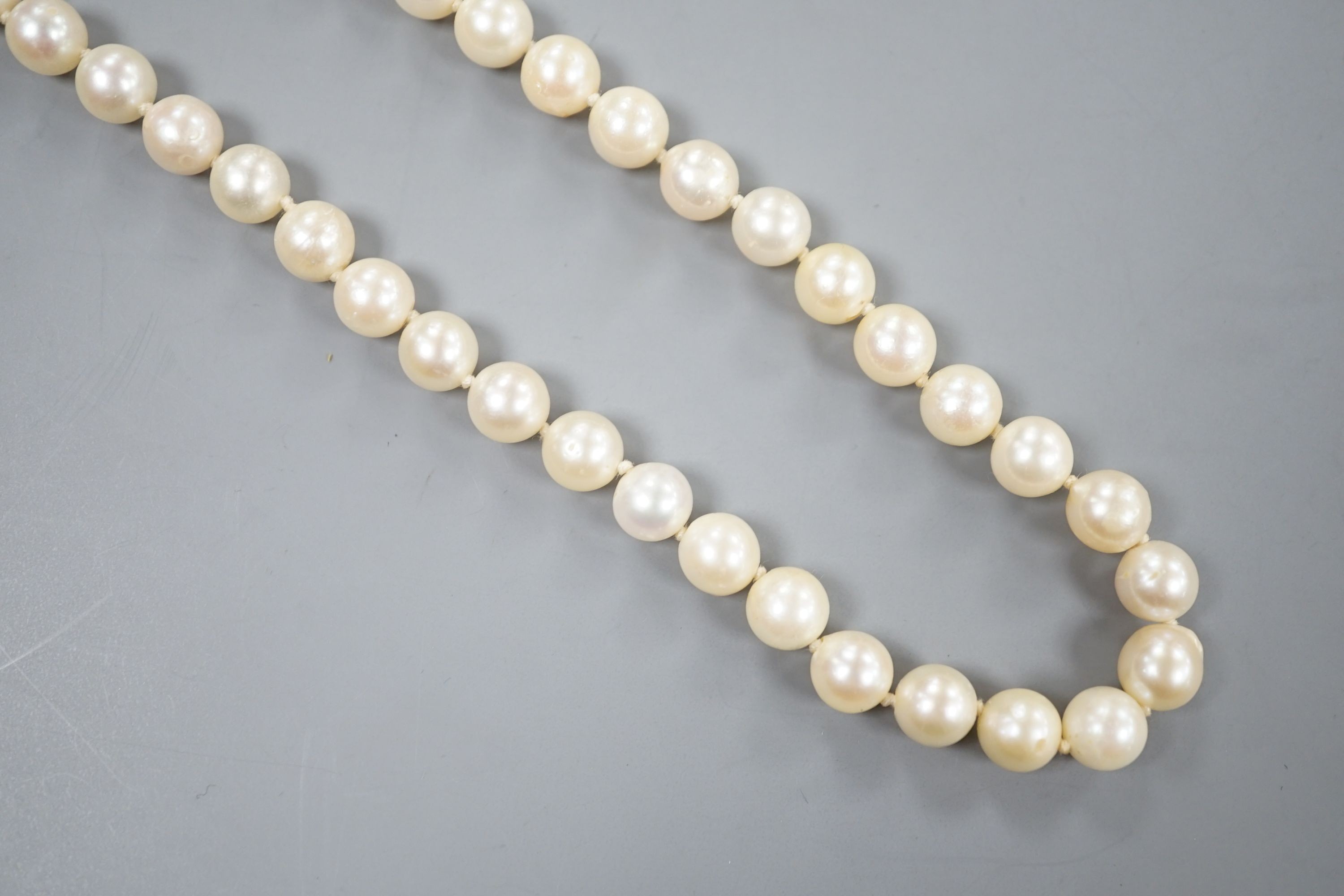 A single strand cultured pearl necklace, with 9ct and cultured pearl cluster set clasp, 43cm.